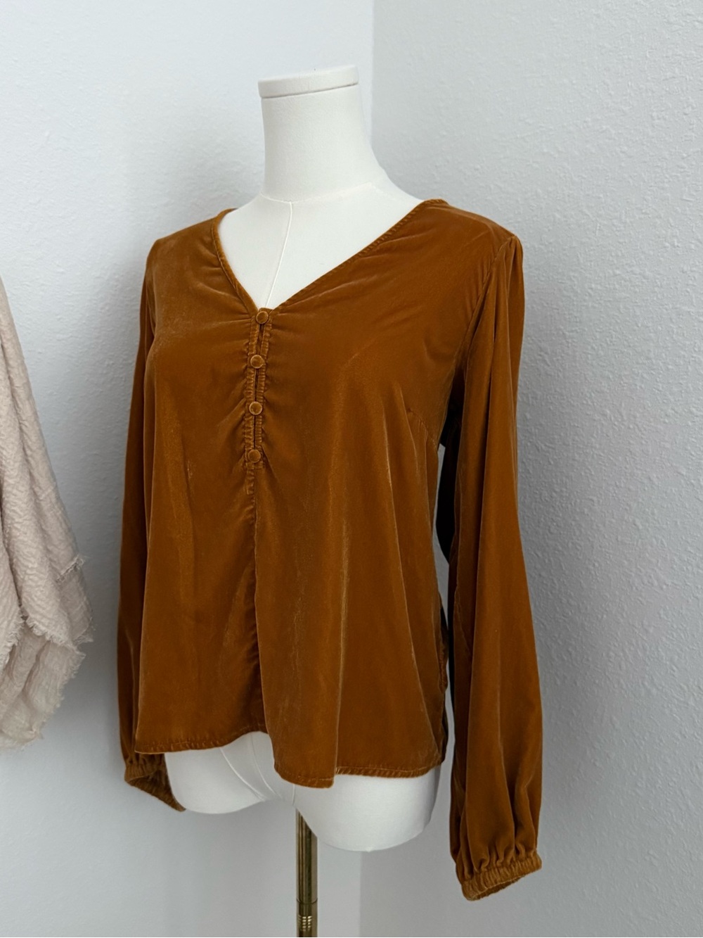 Old Navy Medium Burnt Orange Velvet V-Neck Button Front Long Sleeve Blouse